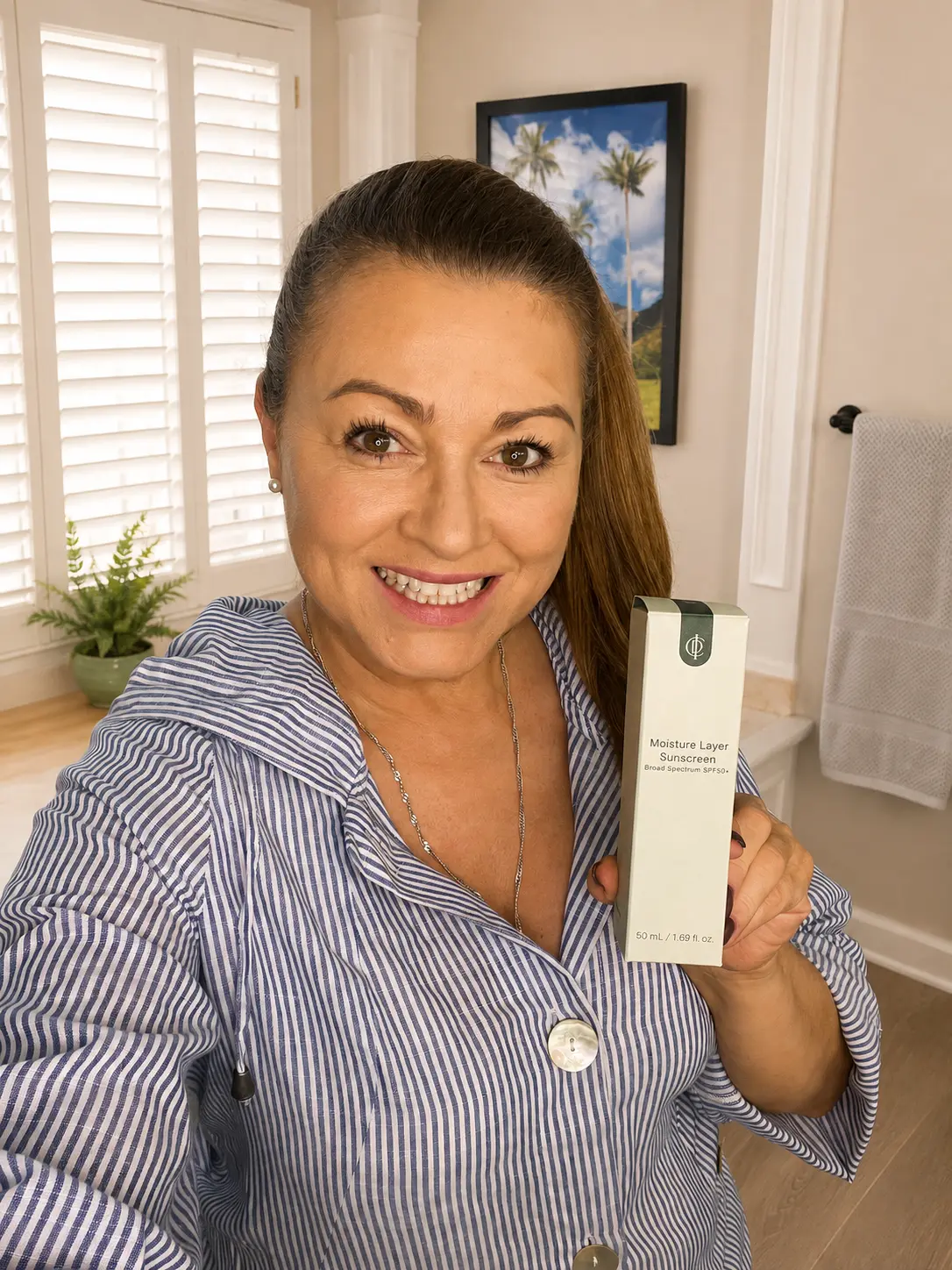Luz practicando su ritual de K-Beauty